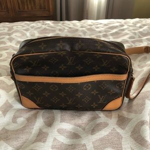 Cross body Louis Vuitton